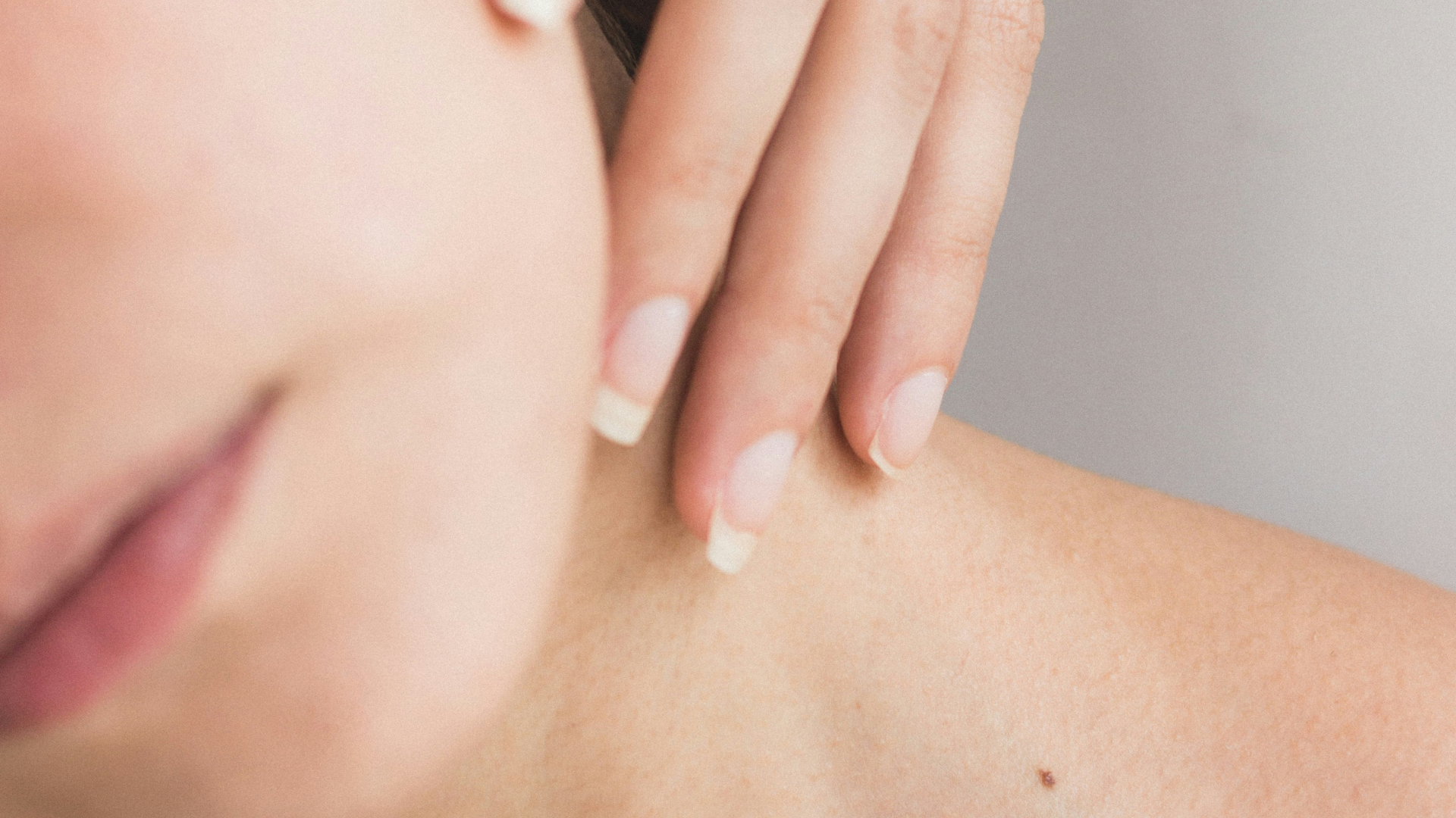 Unveiling the Mystery of Puffy Skin: How to Achieve Glowing Skin Naturally